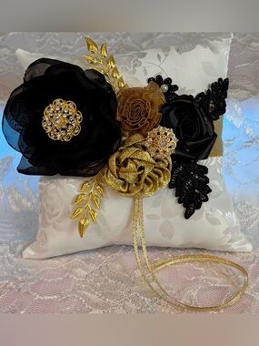 🖤 Handmade Black and Gold Ring Pillow